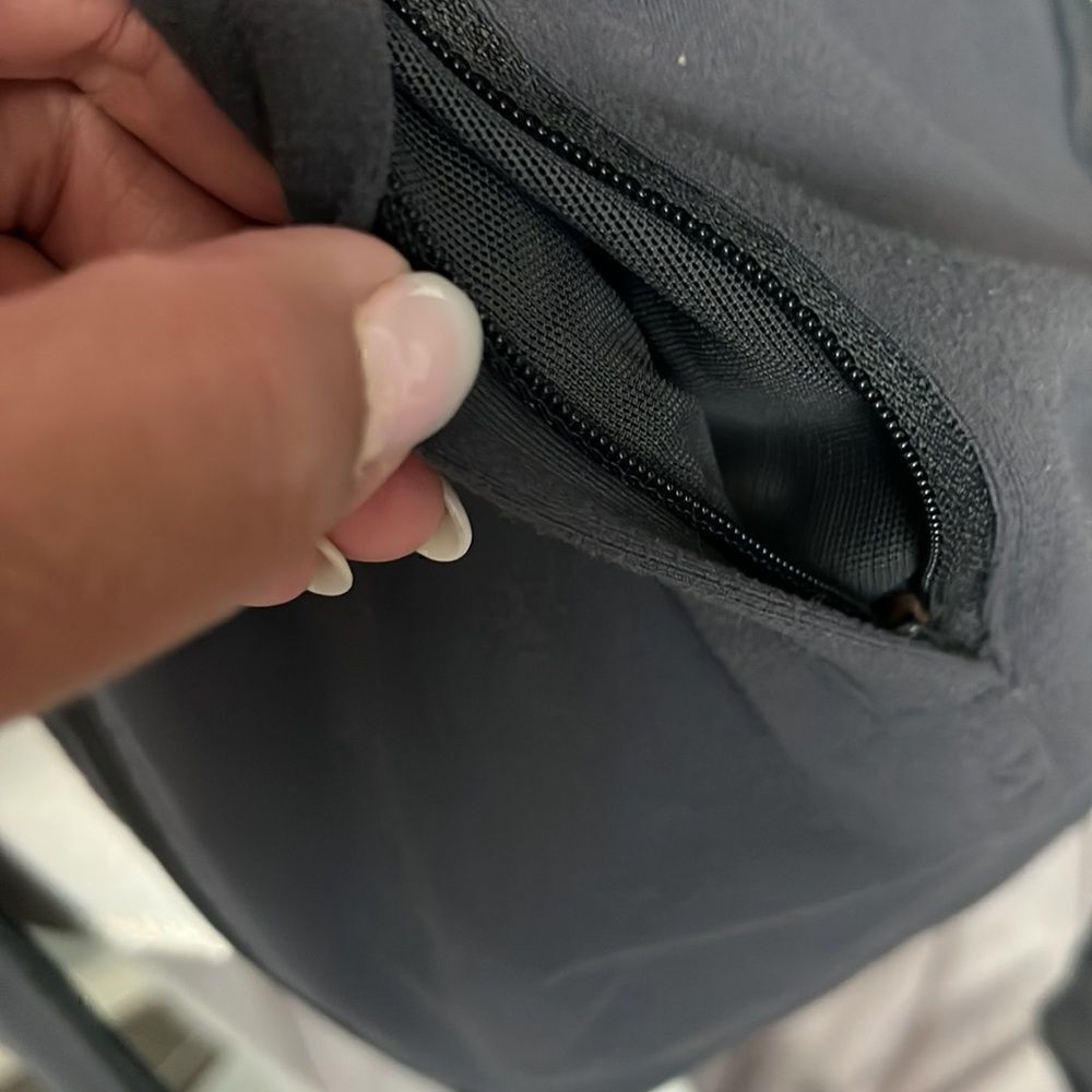 Lululemon Jacket - Full Zip - Vented Packable Nylon Reflective - 10 - Picture 7 of 8